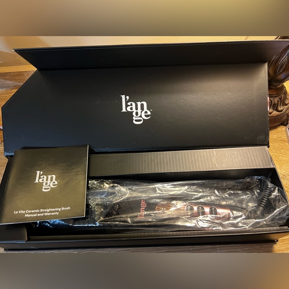 Lange Le Vite ceramic straightening brush, minimally used/like new, box included